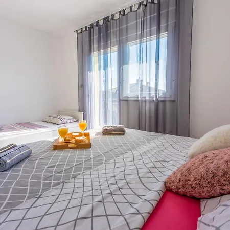 Apartament Paula *